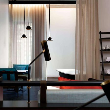 Qt Melbourne Hotel Bagian luar foto A suite at the hotel