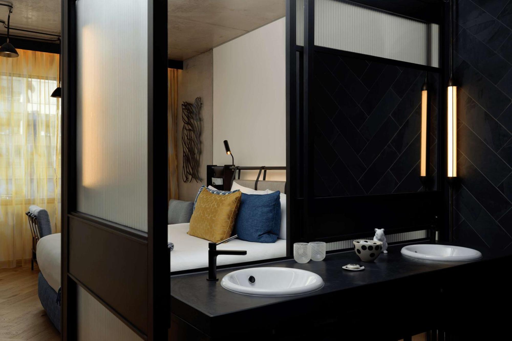 Qt Melbourne Hotel Bagian luar foto Bathroom