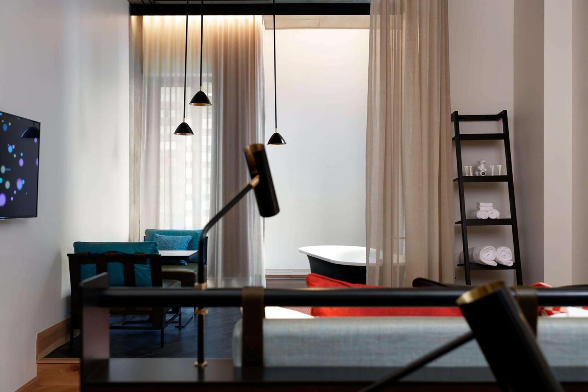 Qt Melbourne Hotel Bagian luar foto A suite at the hotel