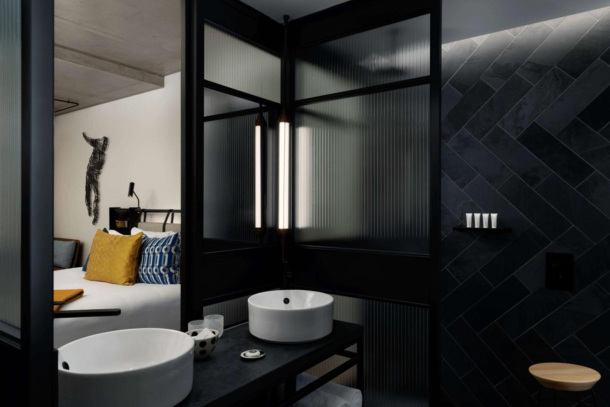 Qt Melbourne Hotel Bagian luar foto Bathroom