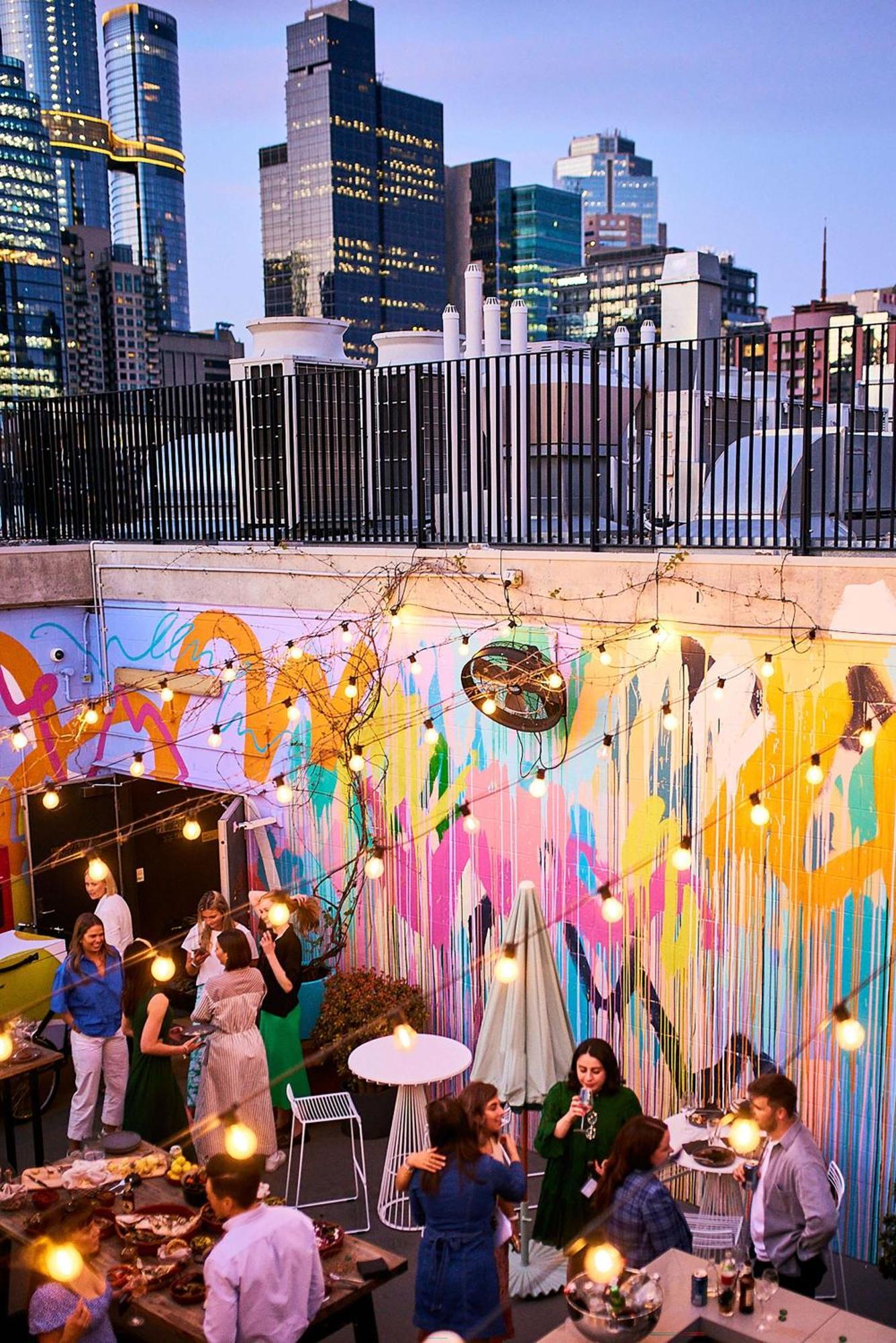 Qt Melbourne Hotel Bagian luar foto The courtyard at the 2018 edition of the festival
